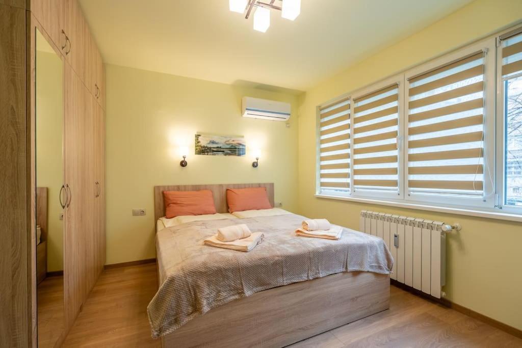Top Location Central New & Spacious 3 Bdr Apt Medical Academy Sofia Exteriör bild