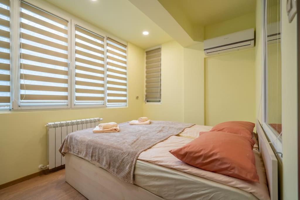 Top Location Central New & Spacious 3 Bdr Apt Medical Academy Sofia Exteriör bild
